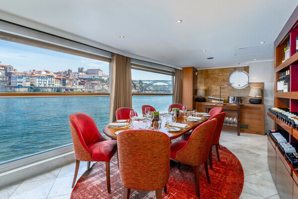 Amawaterways AmaVida Main Restaurant 4 ©Bruno Barreira & Amawaterways.jpeg